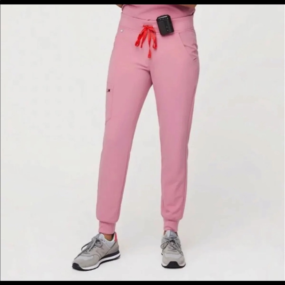 FIGS chalk pink zamora small petite